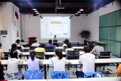 遵義軟件園（大學(xué)生創(chuàng)新創(chuàng)業(yè)園）舉辦勞動法知識講座，助力創(chuàng)業(yè)企業(yè)合規(guī)發(fā)展